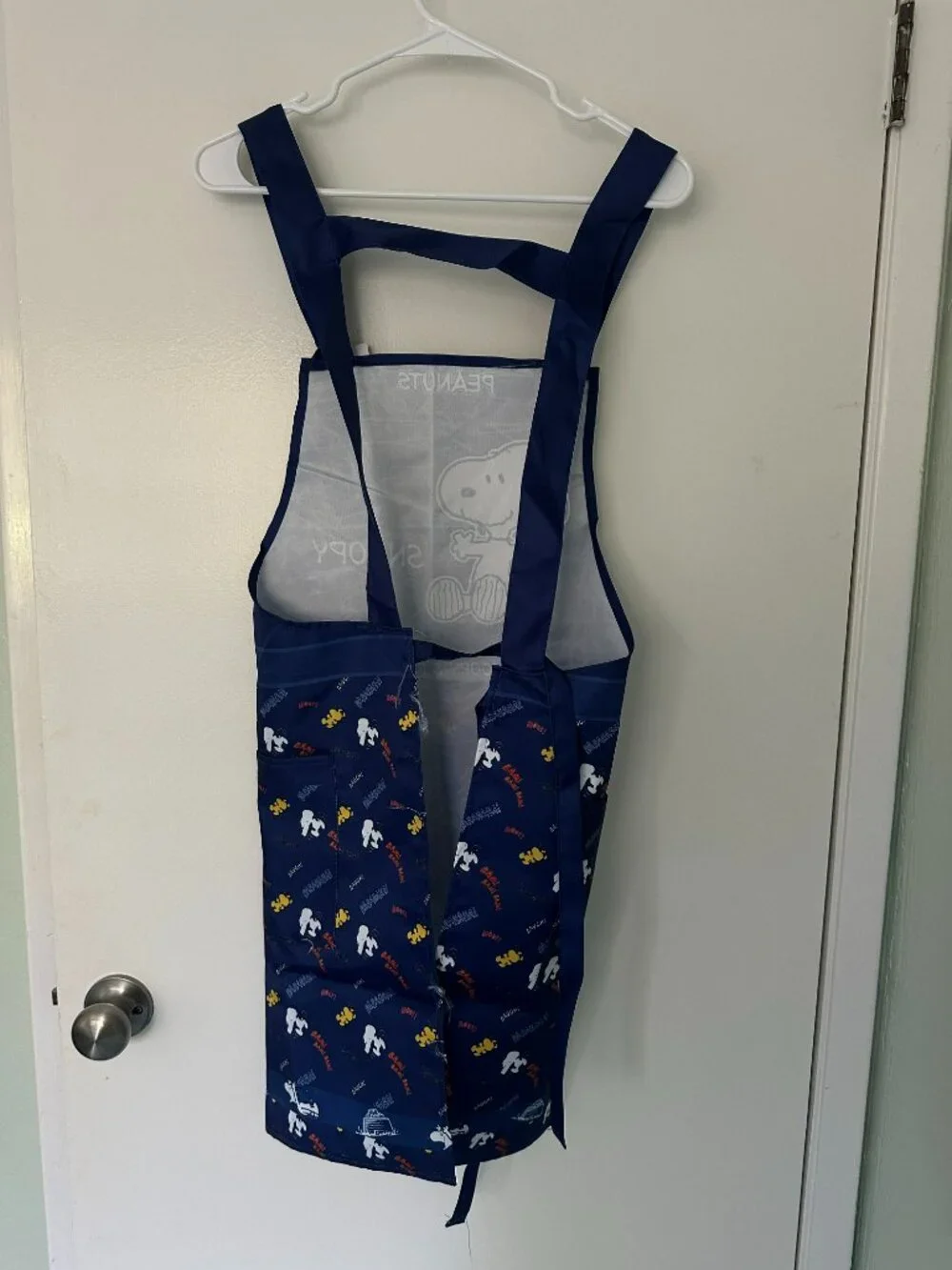 Brand New Peanuts Snoopy Nylon Apron with Pockets